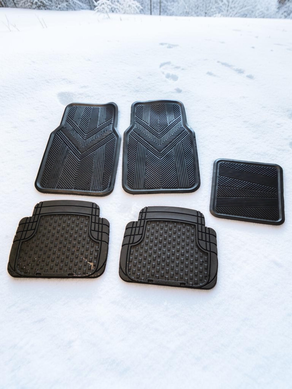 Universal Black Rubber Car Floor Mats - Set of 5